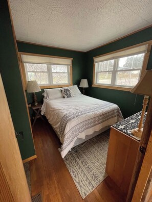 2 habitaciones, tabla de planchar con plancha, wifi y ropa de cama