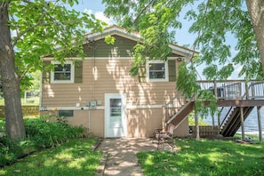 Exterior - Waters Edge Cottage (Merrimac)