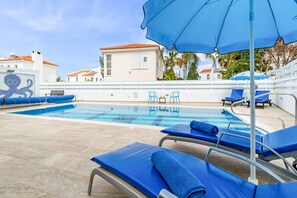 A heated pool - Villa Elliana by Ezoria Villas (Protaras)