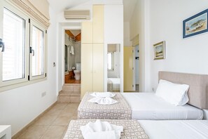 5 bedrooms, iron/ironing board, WiFi, wheelchair access - Villa Elliana by Ezoria Villas (Protaras)