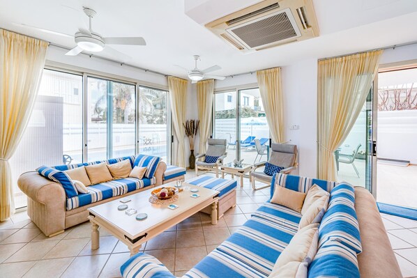 TV connectée, cheminée