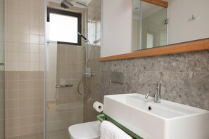 Shower, hair dryer, towels, soap - Nisi Living Concept - Rhodes Villa (Ialysos)