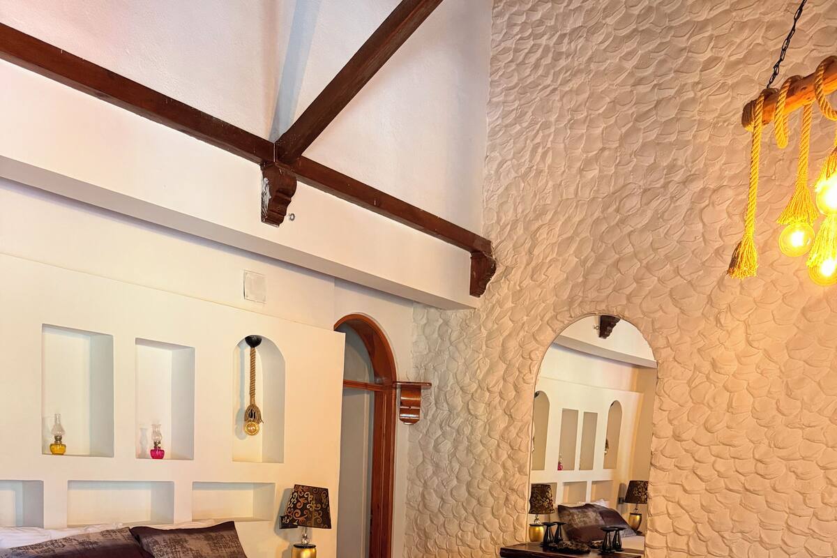 Luxury-Doppelzimmer, 1 Queen-Bett, Nichtraucher, Gartenblick | Laptopgeeigneter Arbeitsplatz, Bügeleisen/Bügelbrett, kostenloses WLAN