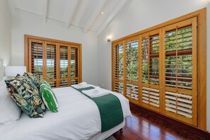 Luxury Villa | 5 bedrooms, iron/ironing board - San Lameer Villa 14304 (Southbroom)