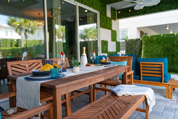 Outdoor dining