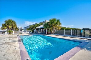 室內泳池、室外泳池