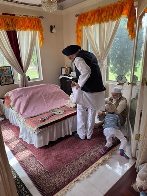 Spa - Perfect Family Getaway: Spacious 5BR Home in Barrington (Barrington)