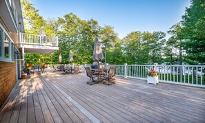 Outdoor dining - WATERFRONT ON LONG LAKE  (HARRISON)