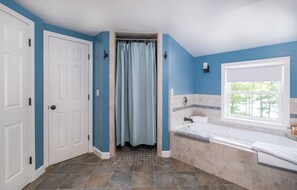 Bathtub, towels