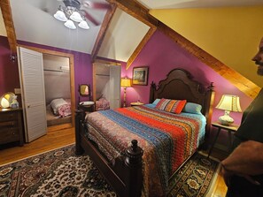 1 chambre, fer et planche à repasser, lit de bébé portatif