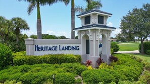 Exterior - 30-night min 3 bdrm 2nd floor Heritage Landing Golf Club Transfer Included! (Punta Gorda)