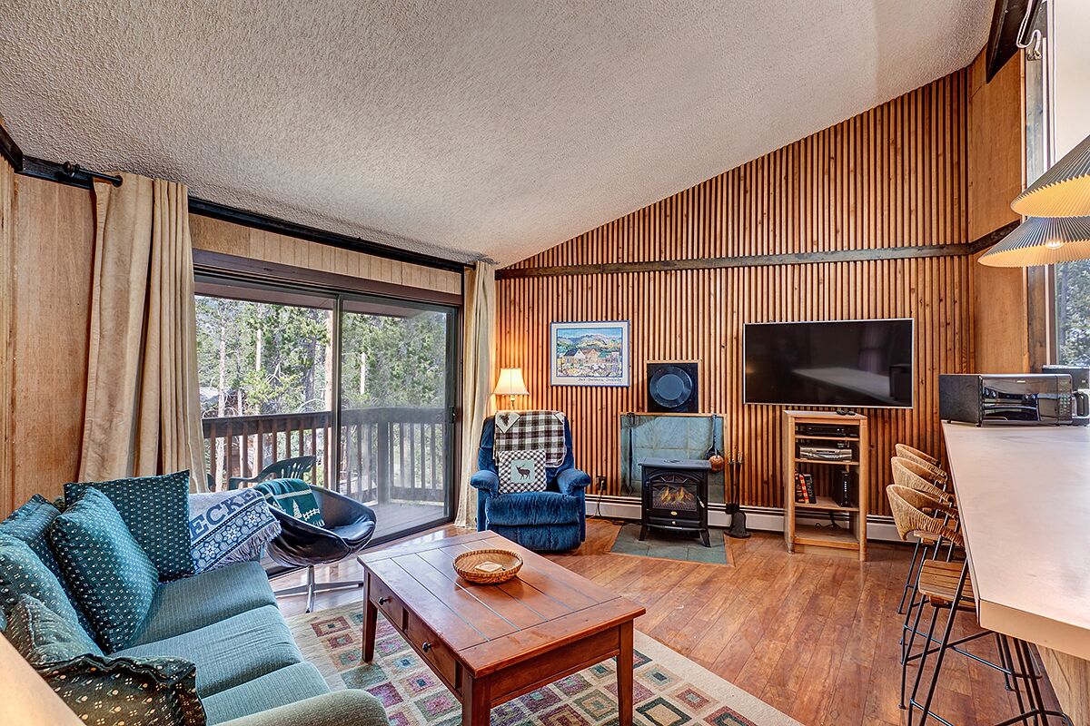 Walk to Peak 8! Cozy up in this beautiful 2BR Condo!