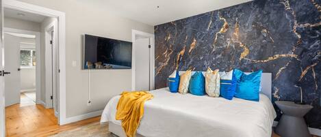 4 bedrooms, desk, iron/ironing board, WiFi