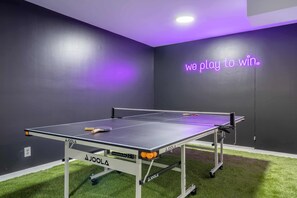 Game room - Vibrant In The Valley | 4 Bedroom Getaway | Arcade (Invermere)