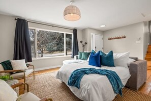 4 Schlafzimmer, Schreibtisch, Bügeleisen/Bügelbrett, WLAN