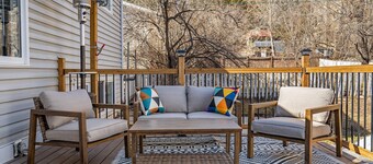 Vibrant In The Valley | 4 Bedroom Getaway | Arcade