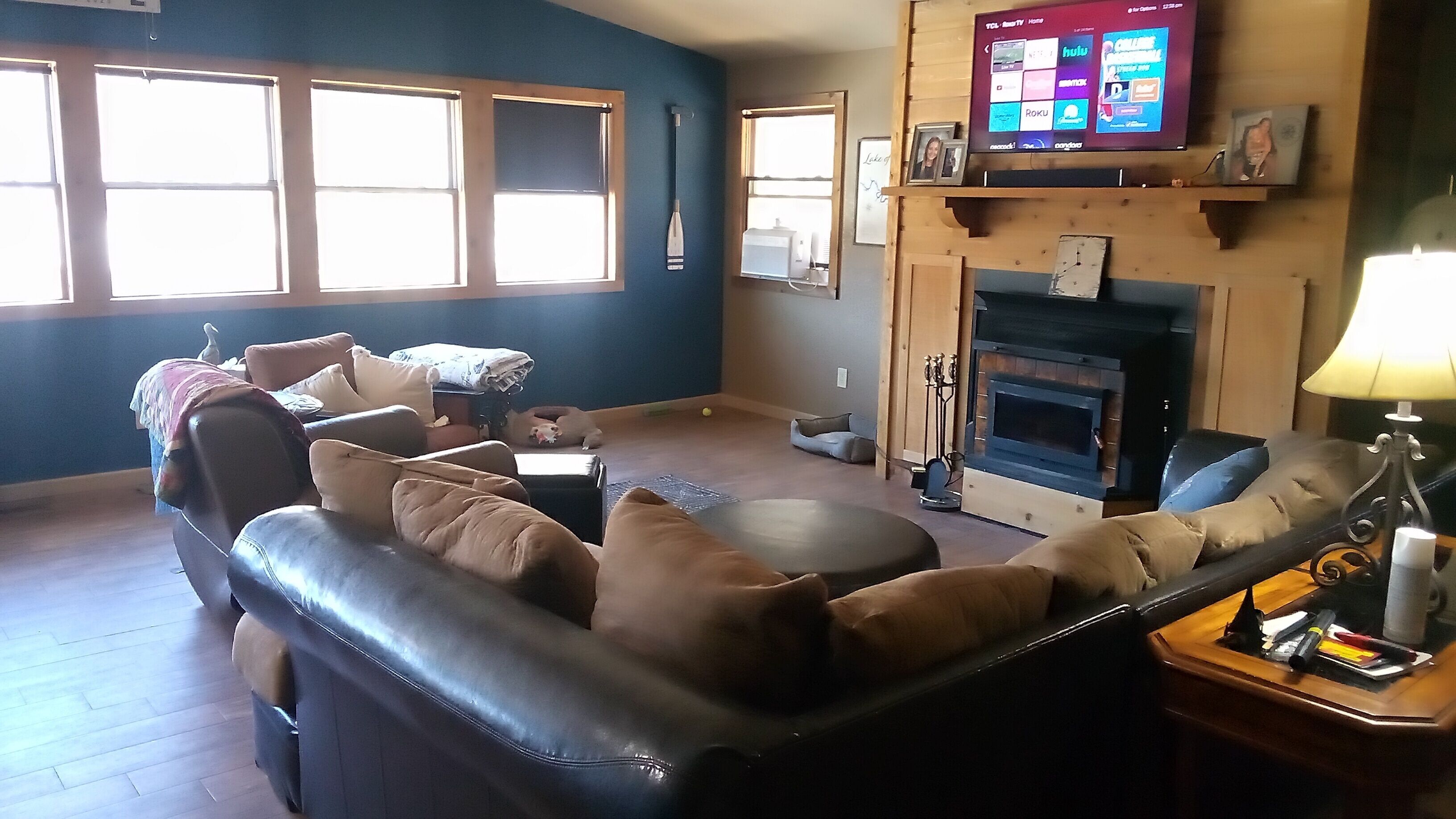 Waterfront lake home, dock, quiet swim cove next to The Cave Restaurant + many