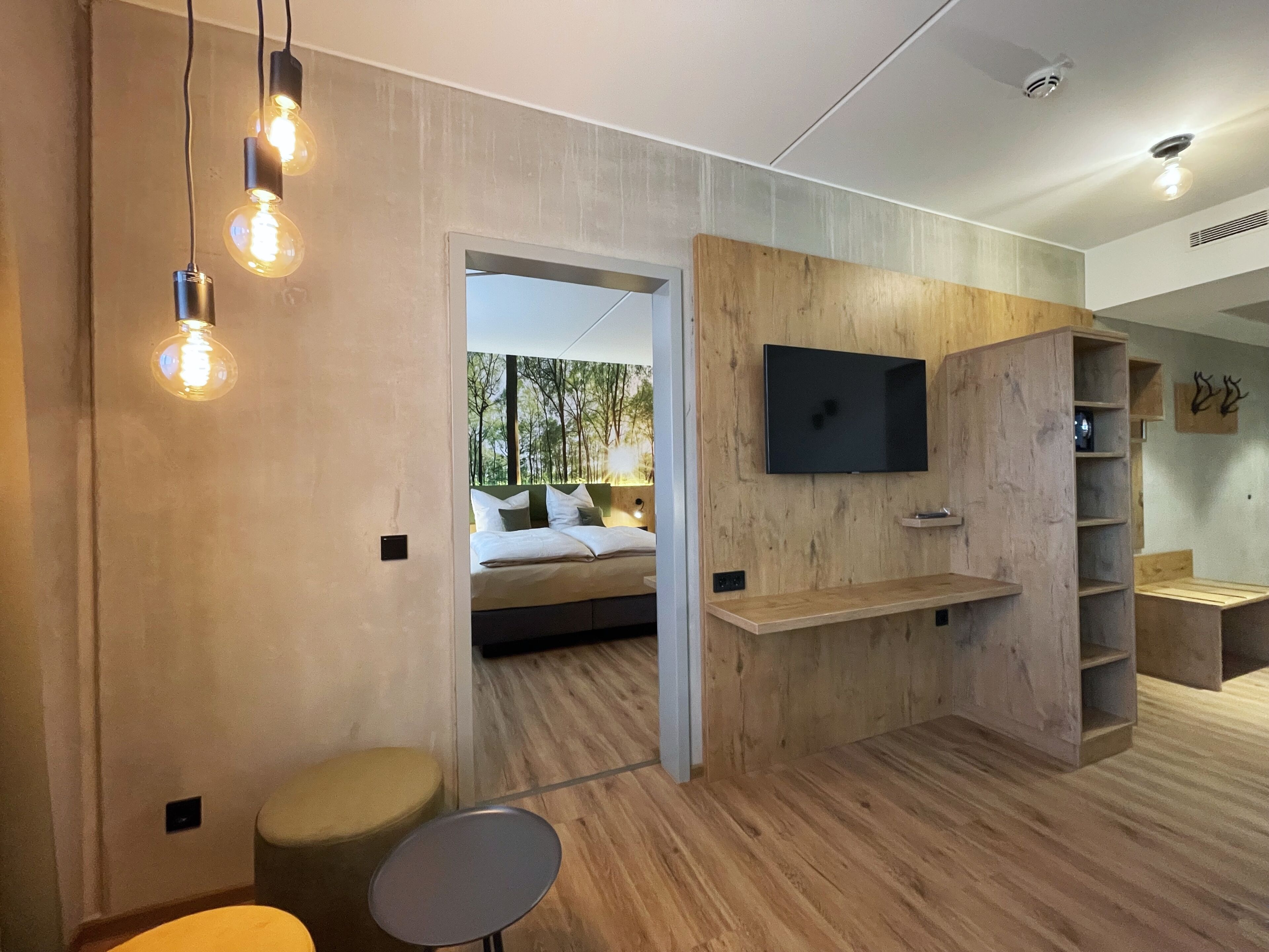 Suite familiare, non fumatori, camere comunicanti | Una cassaforte in camera, una scrivania, Wi-Fi gratuito, lenzuola