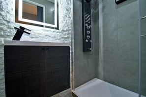 Bathroom - Bellerose 2 (Lancaster)