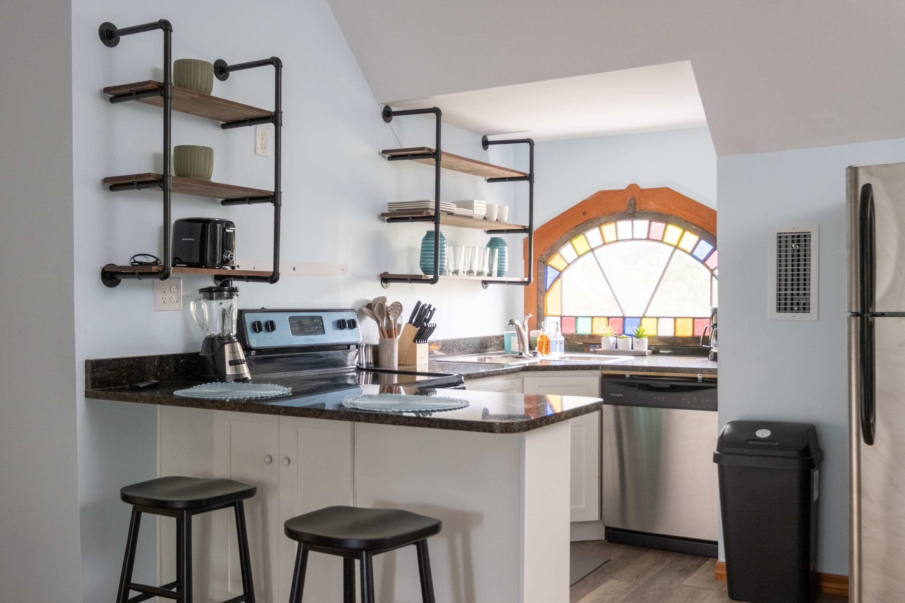 Contemporary Loft ~Full Kitchen~2 Floors~Near UF