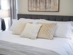 4 bedrooms, desk, iron/ironing board, travel cot