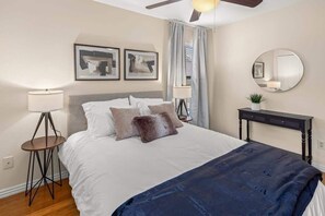 4 Schlafzimmer, Schreibtisch, Bügeleisen/Bügelbrett, Reisekinderbett