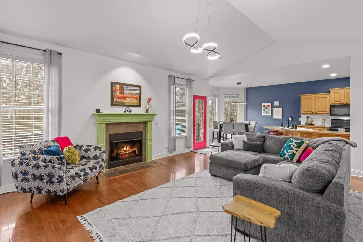 TV, fireplace, offices