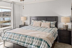 5 bedrooms, desk, iron/ironing board, travel crib