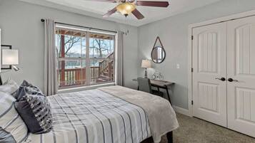 6 bedrooms, desk, iron/ironing board, travel cot