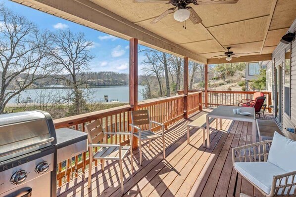 屋外ダイニングエリア