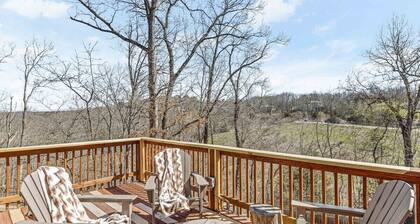 Lakefront Retreat: Hot Tub, Kayaks & Games
