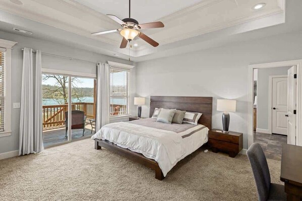 6 chambres, bureau, fer et planche à repasser, lit parapluie