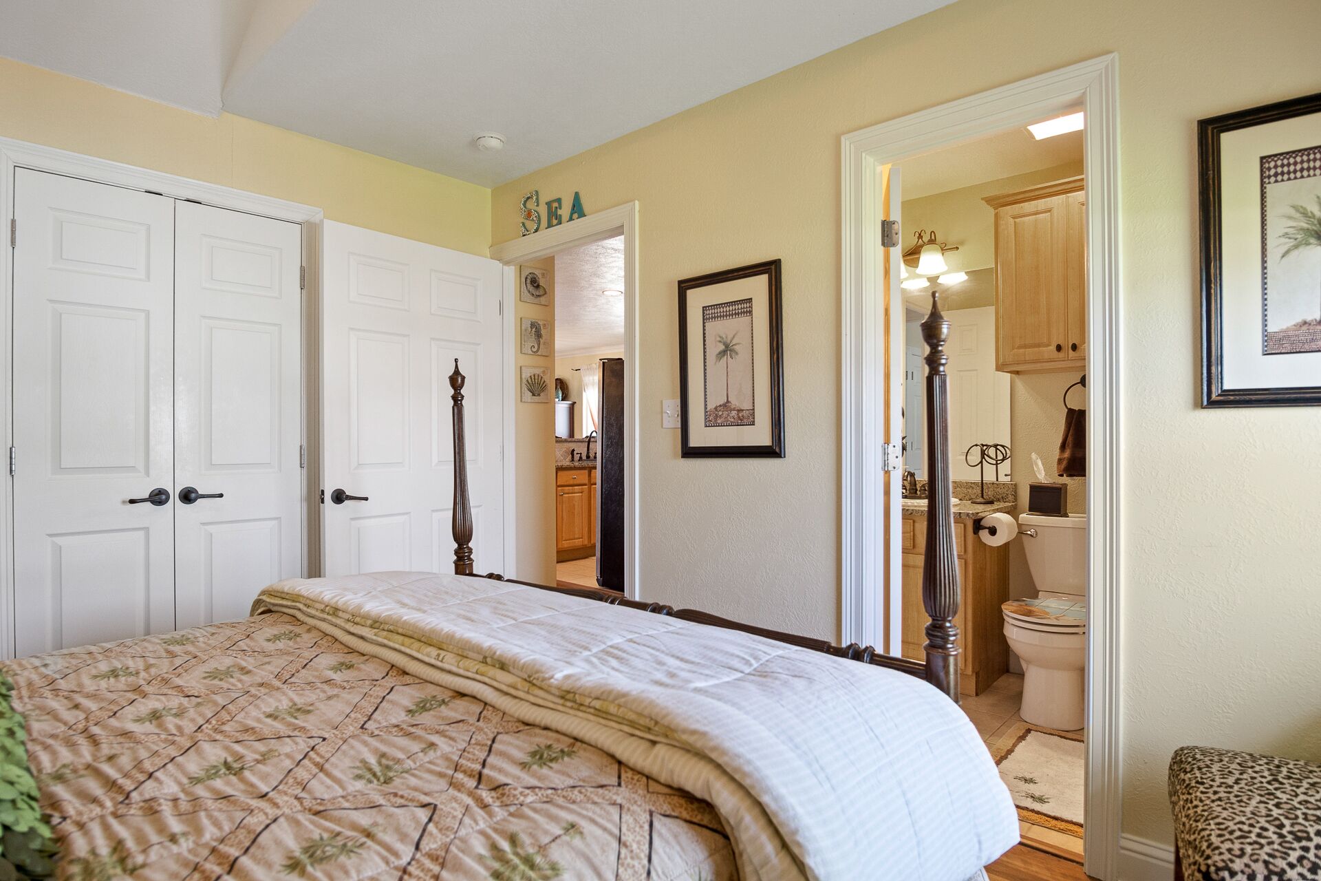 4 bed, 2 bath, sleeps 8!