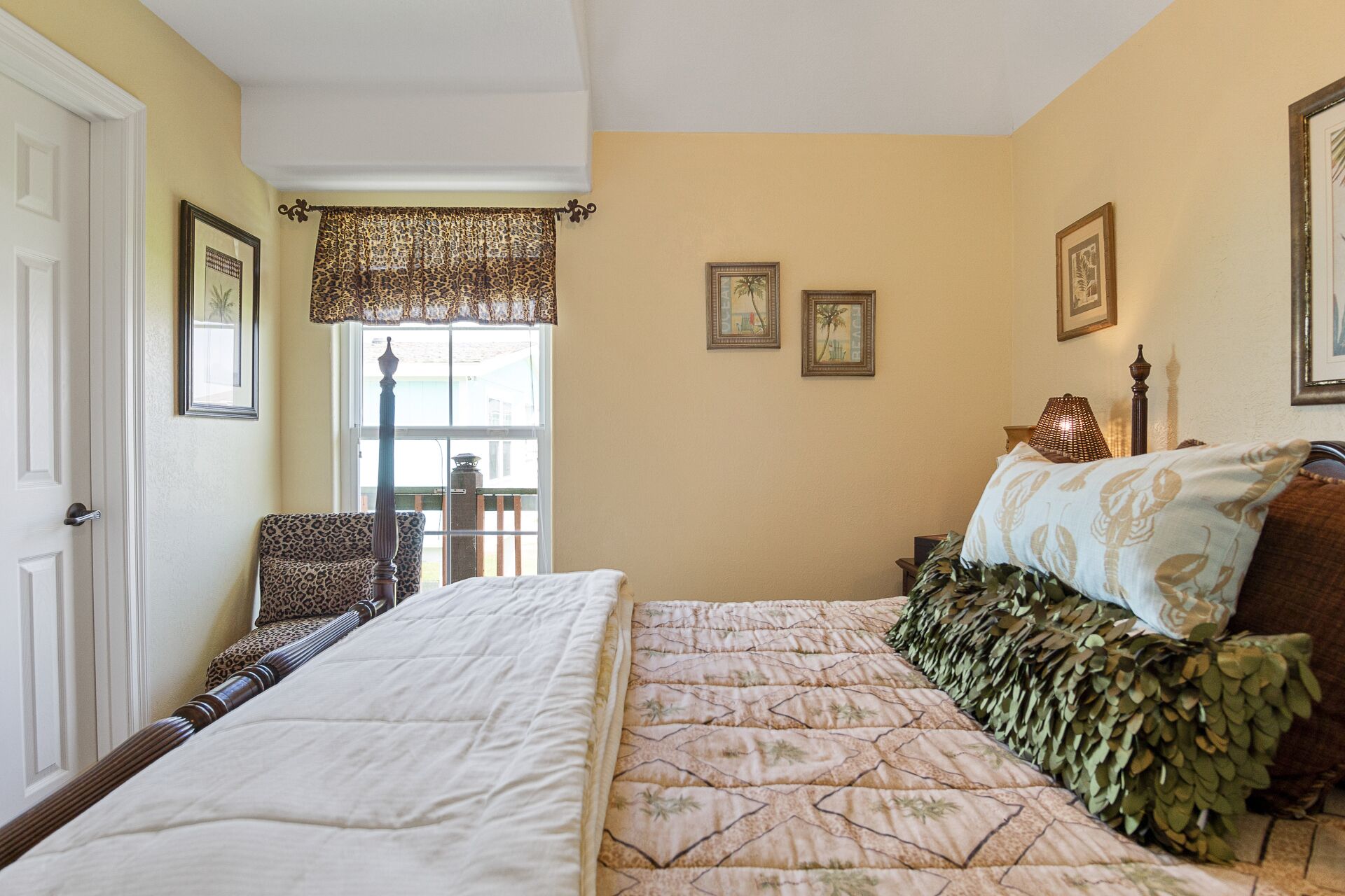 4 bed, 2 bath, sleeps 8!