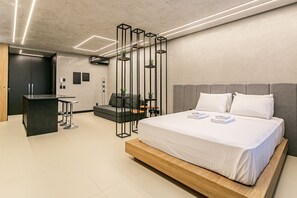 Ferros/tábuas de passar roupa, acesso à internet, roupa de cama