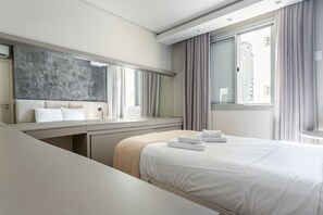 2 quartos, ferros/tábuas de passar roupa, acesso à internet