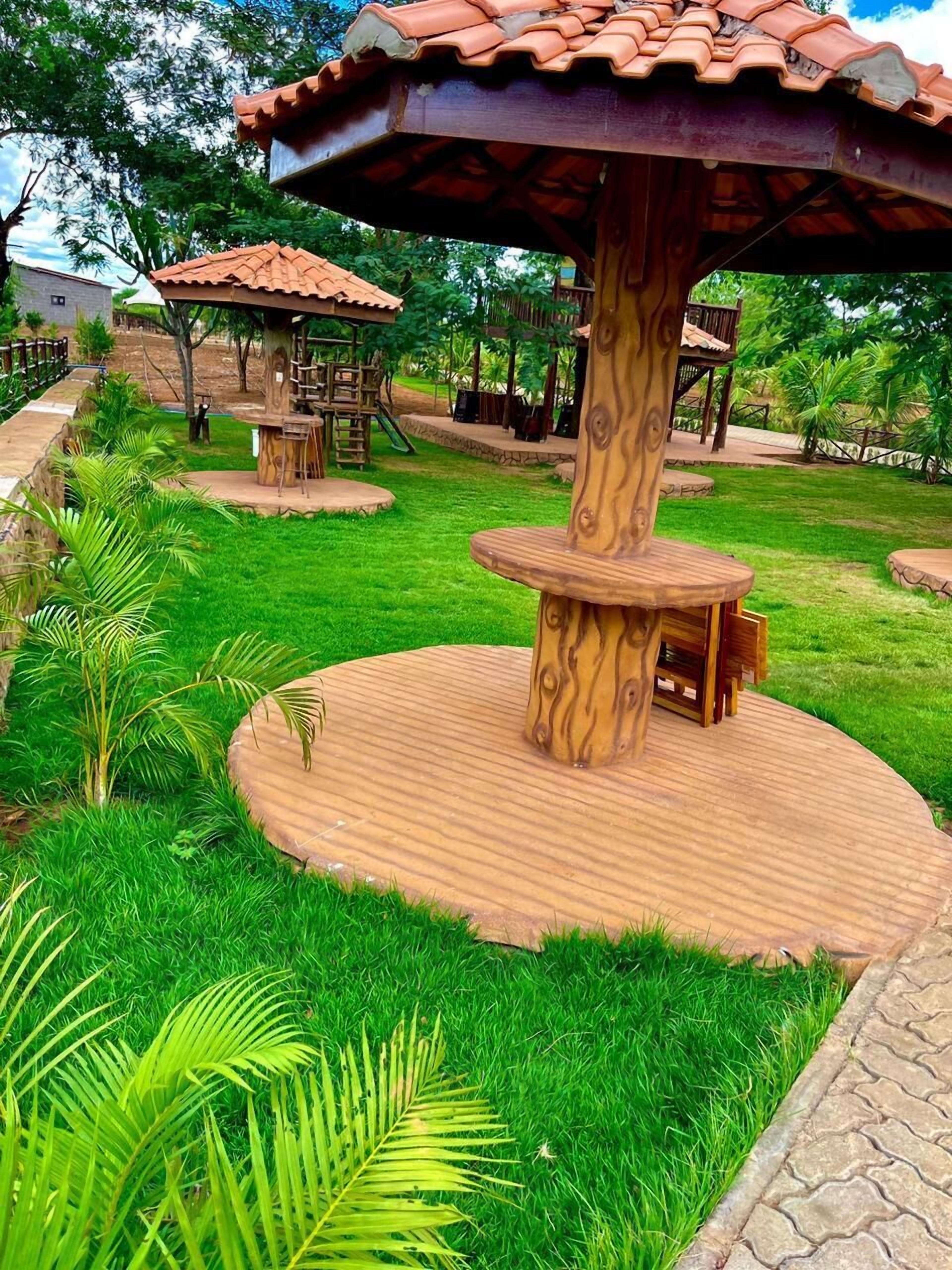 32 インチのスマートテレビ (デジタル放送視聴可)、Netflix、ストリーミングサービス