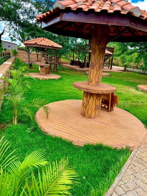 TV connectée de 32 pouces avec chaînes numériques, Netflix