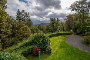 Property grounds - Hafod Rowen - Four Bedroom Cottage, Sleeps 8 (Rowen)