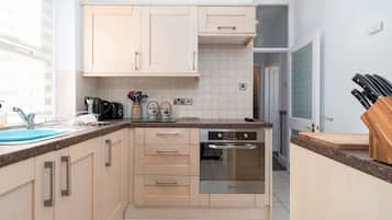 Fridge, oven, dishwasher, toaster