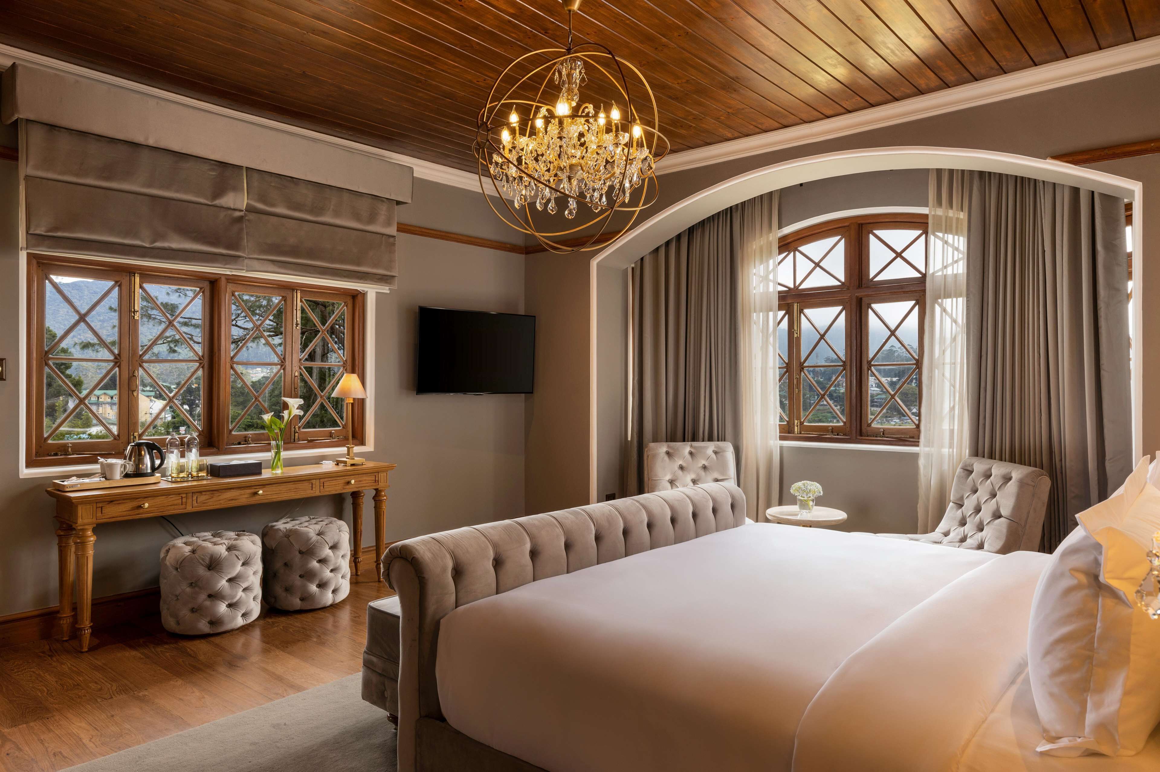 Minibar, safe på rommet, skrivebord og strykejern/-brett