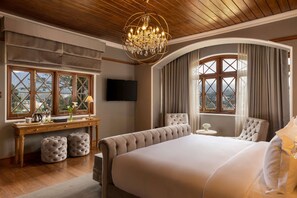 Minibar, in-room safe, desk, iron/ironing board - The Bellwood Manor (Nuwara Eliya)