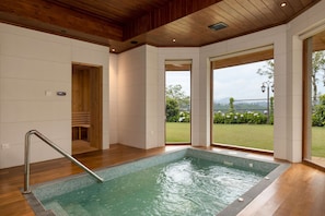 Couples treatment rooms, body treatments, aromatherapy