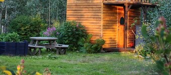 Tiny House on Urban Farm-Glamping