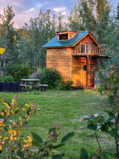 Tiny House on Urban Farm-Glamping