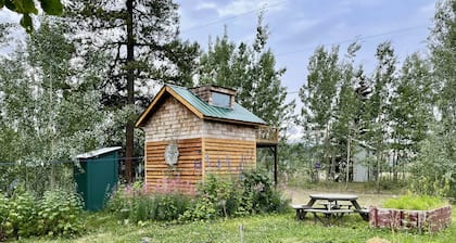 Tiny House on Urban Farm-Glamping