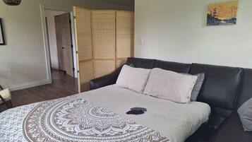 3 habitaciones, tabla de planchar con plancha, wifi y ropa de cama