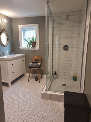 Bathtub, eco-friendly toiletries, hair dryer, towels