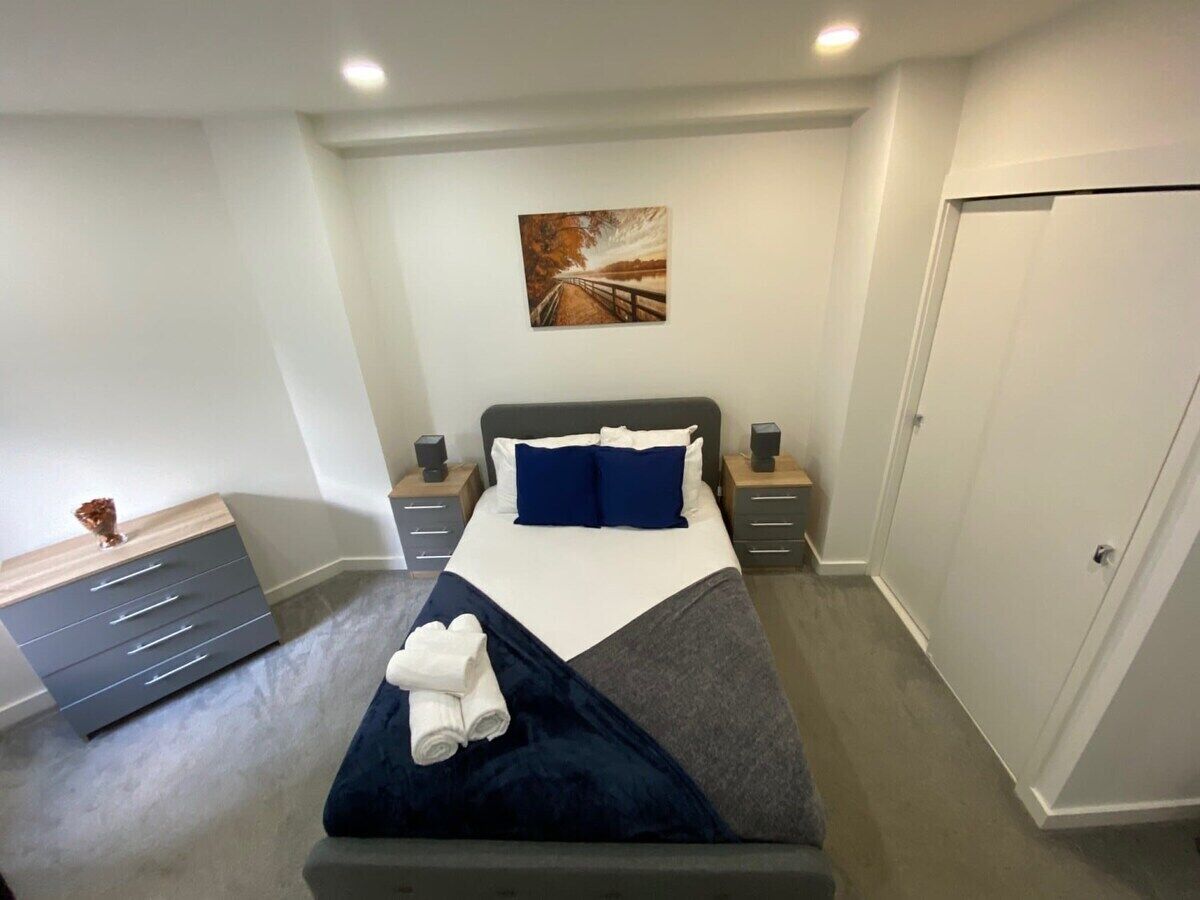 Snapos Apartments - Flat 006 St Peters