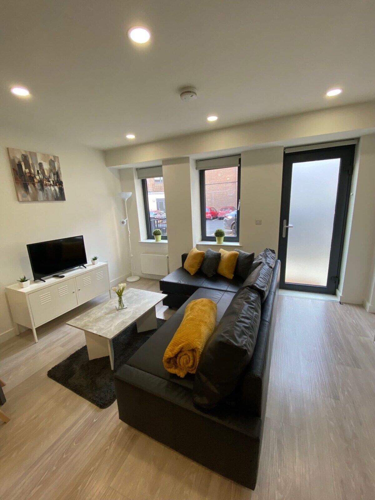 Snapos Apartments - Flat 006 St Peters